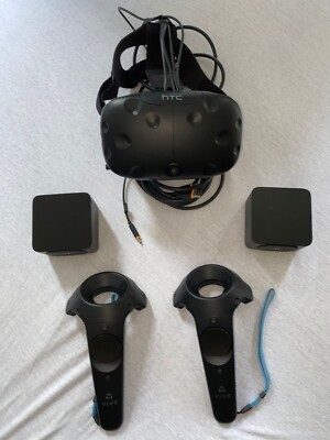 VIVE Virtual Reality System - 2 Controller, 2 Basisstationen - Top Zustand!