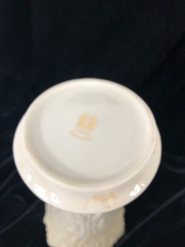 Lenox Cream Wedding Glossy Porcelain Leaves Foliage Textured Flared 8.5" Vase - Picture 10 of 10