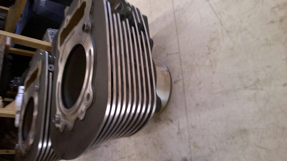 Victory Kingpin 2004-2005 cilindro trasero delantero y cabeza de jarra de pistón Foto 2 de 4