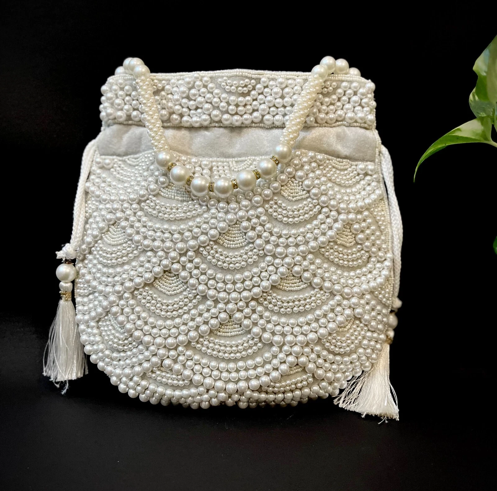 OFF WHITE Borsa Potli di design colore bianco sporco fatta a mano perla