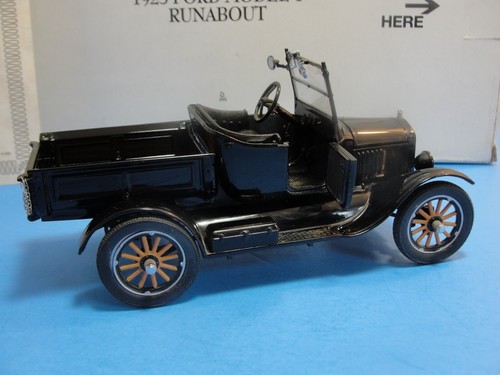 Danbury Mint 1925 Ford Model T Runabout Camioneta Negro Diecast 1:24 Escala Box - Imagen 5 de 9