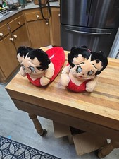 Plush-soft glitter red Betty Boop red slippers size ladies 9-10 good condition
