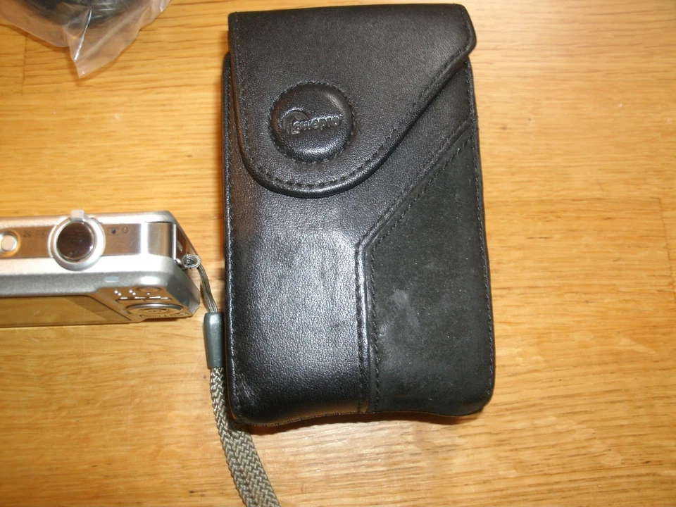 Casio Digital Camera Exilim EX-Z20 8.1MP Silver Tested working - Image 4 of 4