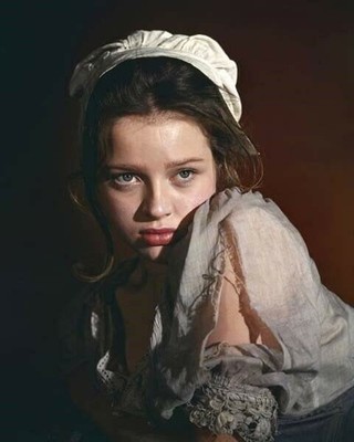 Diana Dors as Charlotte in 1948 Oliver Twist portrait 5x7 inch photo poster