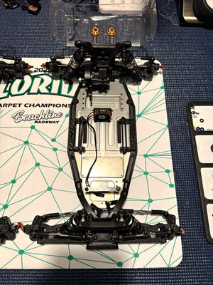 XRAY 25 xb2 1/10 2WD Chassis Kit w/ Parts 