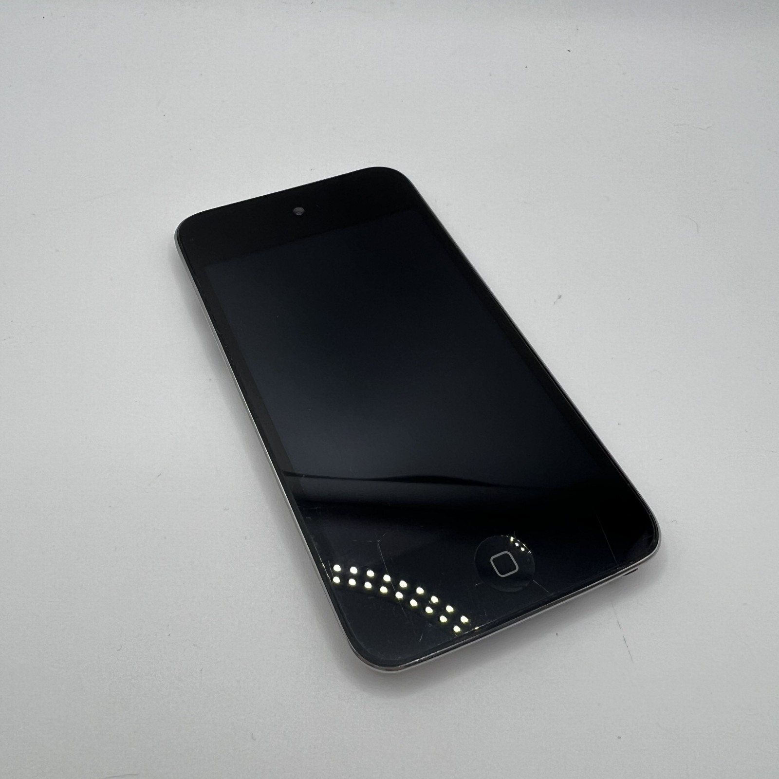 Apple iPod Touch 4a 4rd generazione 8GB A1367 nero usato mp3 FUNZIONANTE