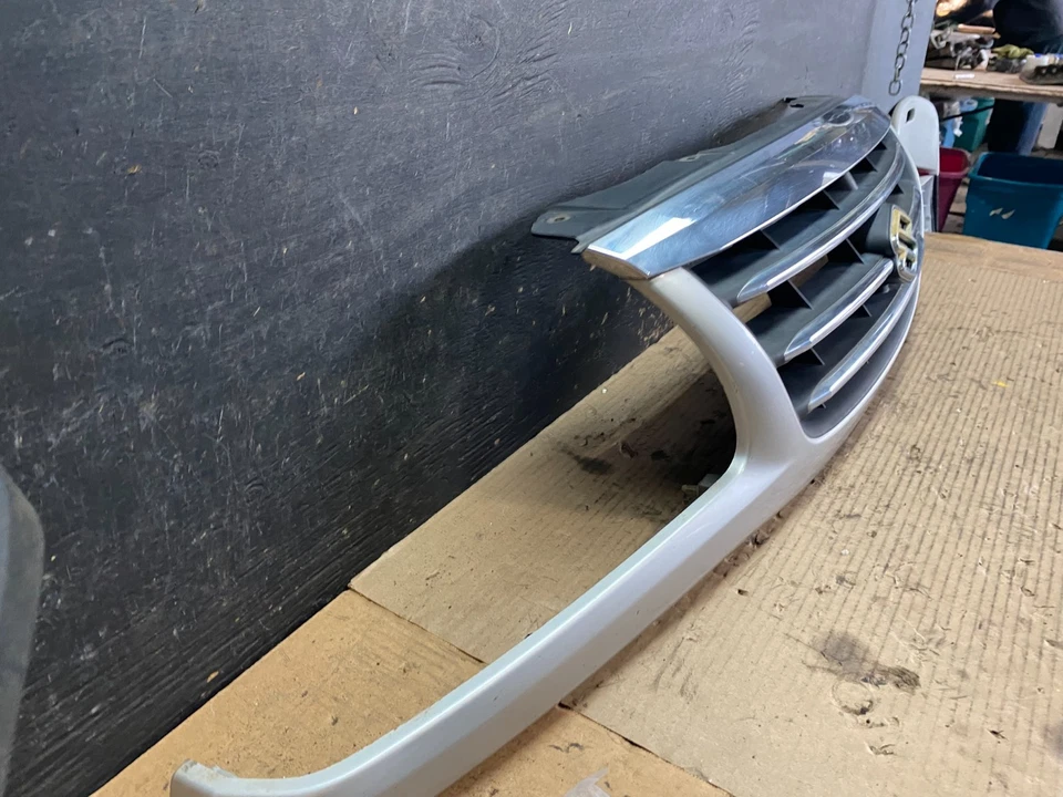 2001-2005 Suzuki XL-7 XL7 Grand Vitara Front Upper Grill Grille Oem s5759 DG - Image 3 of 4