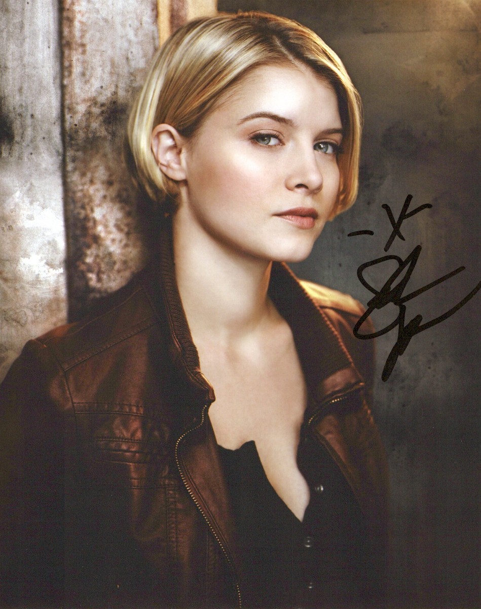 Sarah Jones Alcatraz autographed photo signed 8x10 #3 Detective