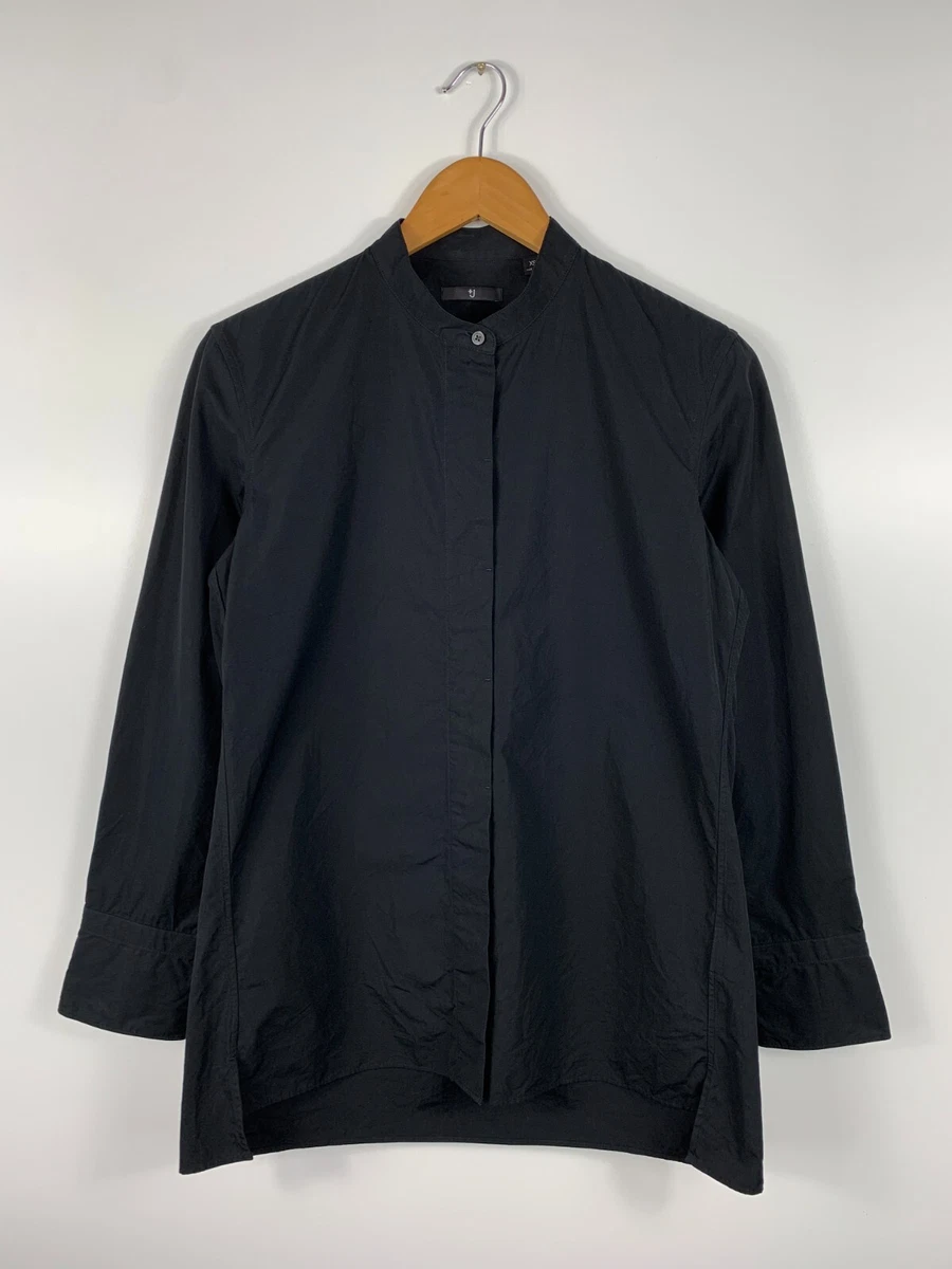 uniqlo black button up