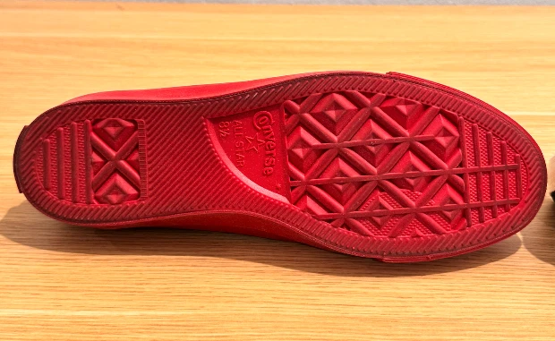 Converse x Comme des Garçons CDG Play suela roja tapa baja Foto 3 de 4