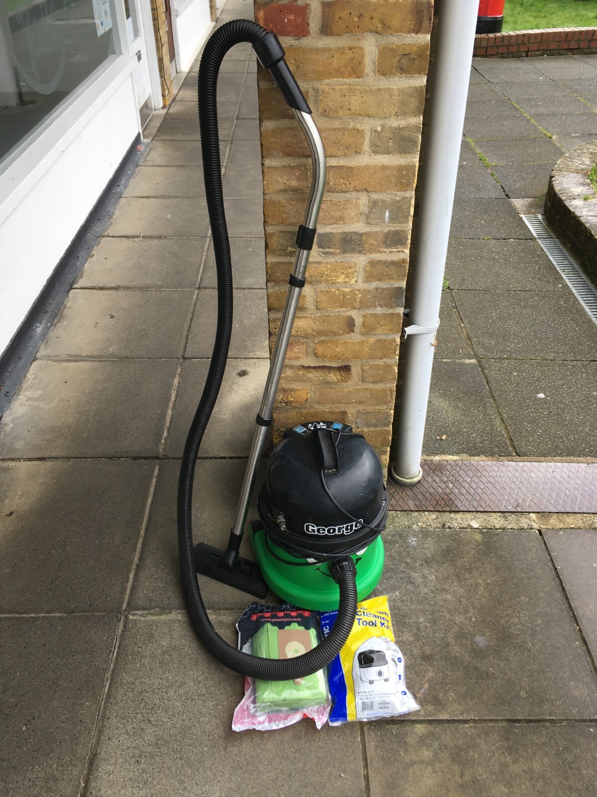 Numatic GVE3702 Wet & Dry Vacuum Cleaner Green 5028965245071