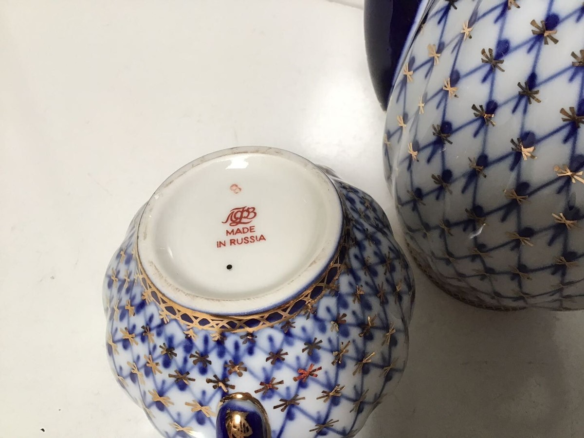 Tea Pot A 2-piece porcelain service, 'Cobolt Net', Lomonosov