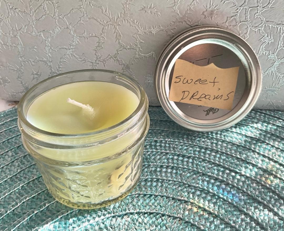 Candle Sweet Dreams Beeswax Scented 4 oz ✨✨