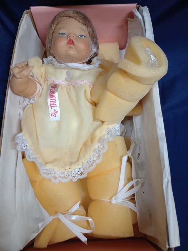 2001 Mattel Tiny Thumbelina Doll Collectible Concepts w/ Box Works