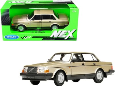 Modellino Welly VOLVO 240 GL Scala 1:24 – Colore Oro, Pressofuso, Nuovo Per Collezionisti