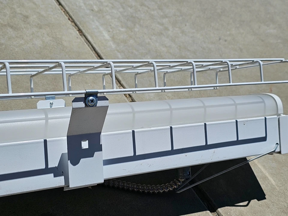 Lámpara de iluminación industrial Lithonia/luz de tienda - 4 pies 3000 lúmenes Foto 2 de 4