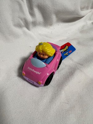 Fisher Price Mattel - Little People Wheelies- SARAH LYNN . PINK CAR .