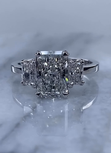 Bague de fiançailles 3 pierres 2,01 ct E-VVS2 IGI taille rayonnante diamant cultivé en laboratoire or 14 carats - Vidéo 1 sur 1