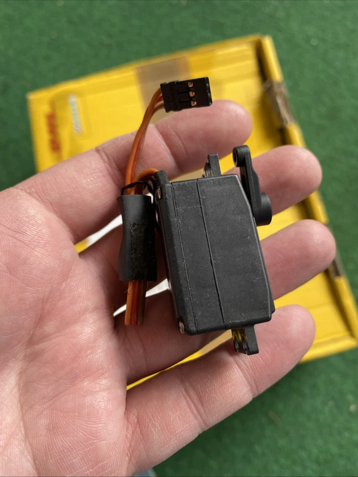 Servo Futaba S9550 Low Profile Retro - Bild 2 von 4