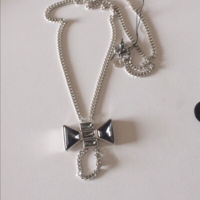 MARC  BY MARC JACOBS SILVER AND GREY CRYSTAL NECKLACE NWOT