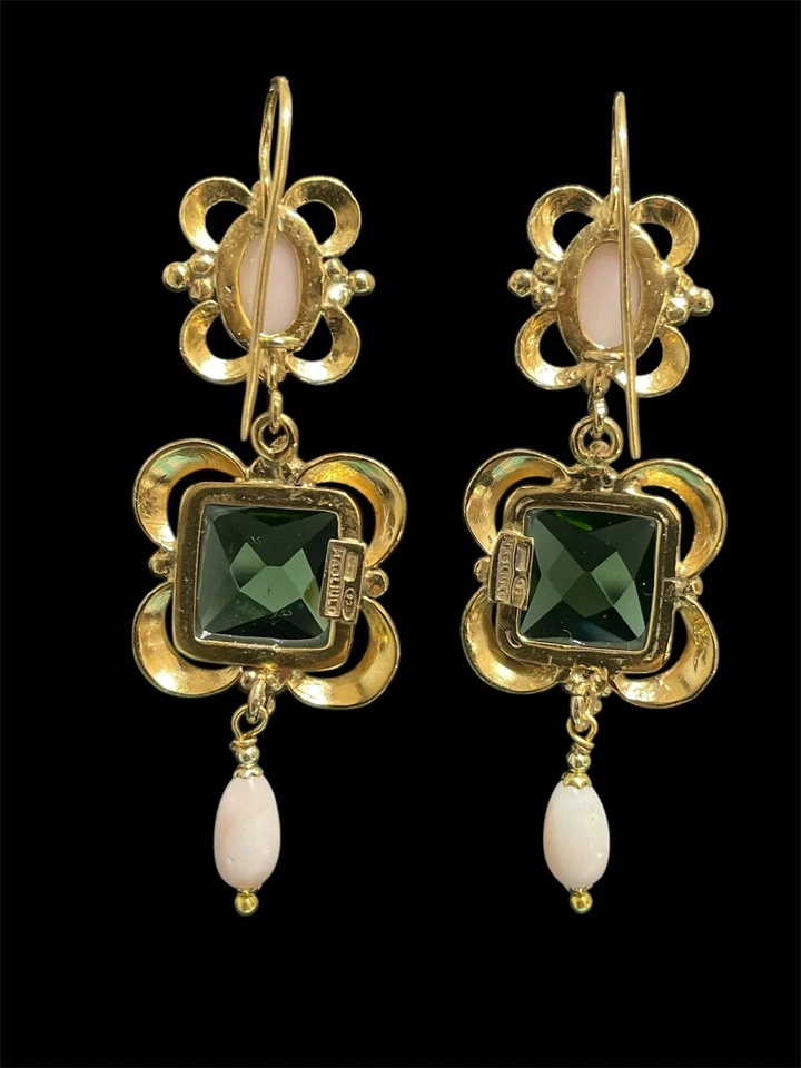 Orecchini artigianali realizzati in corallo rosa e quarzo verde con argento - Immagine 3 di 4