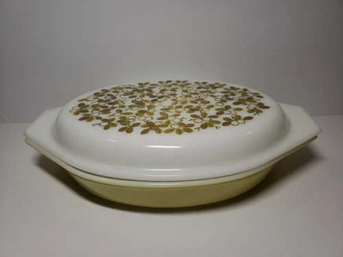 Vintage Pyrex Divided 1 1/2Qt. Verde W Lid 945C 24 Olives