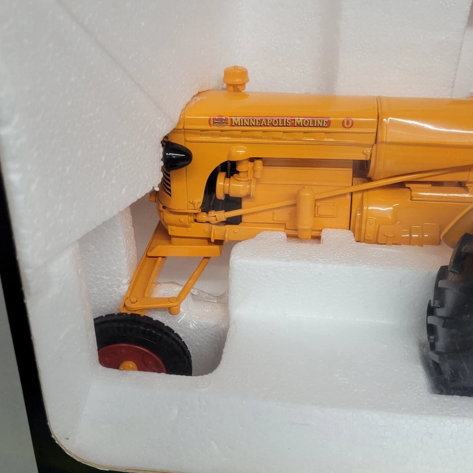 Tractor de gasolina Speccast 2003 1/16 Minneapolis Moline UTE LP fundido a presión amarillo detallado Foto 3 de 4