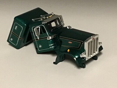 DCP 1/64 PETERBILT GREEN BLACK 359 36'' CAB SET W/ VISOR & GRILL
