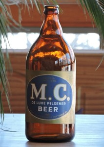 M.C. DE LUXE BEER, MOUNT CARBON BRG., POTTSVILLE, PA. 32oz. IRTP STEINIE BOTTLE