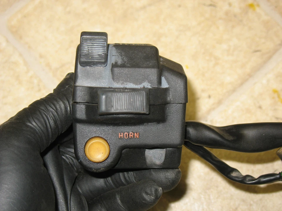 81 Honda CB750K Cuatro CB750 CB 750 K Manillar Izquierdo Intermitente Bocina Faro Interruptor Foto 2 de 4