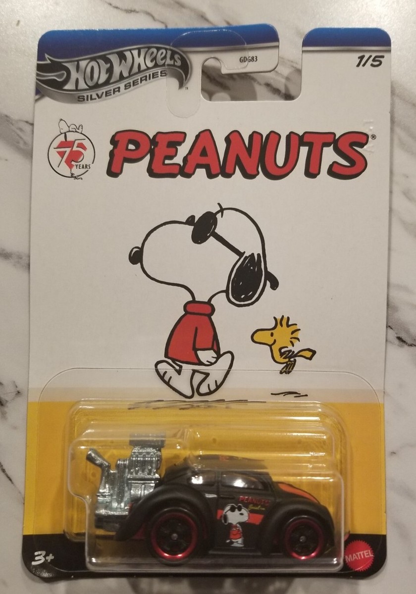 Hotwheels PEANUTS Snoopy Volkswagen Beetle 1/5 - New (Minor Card