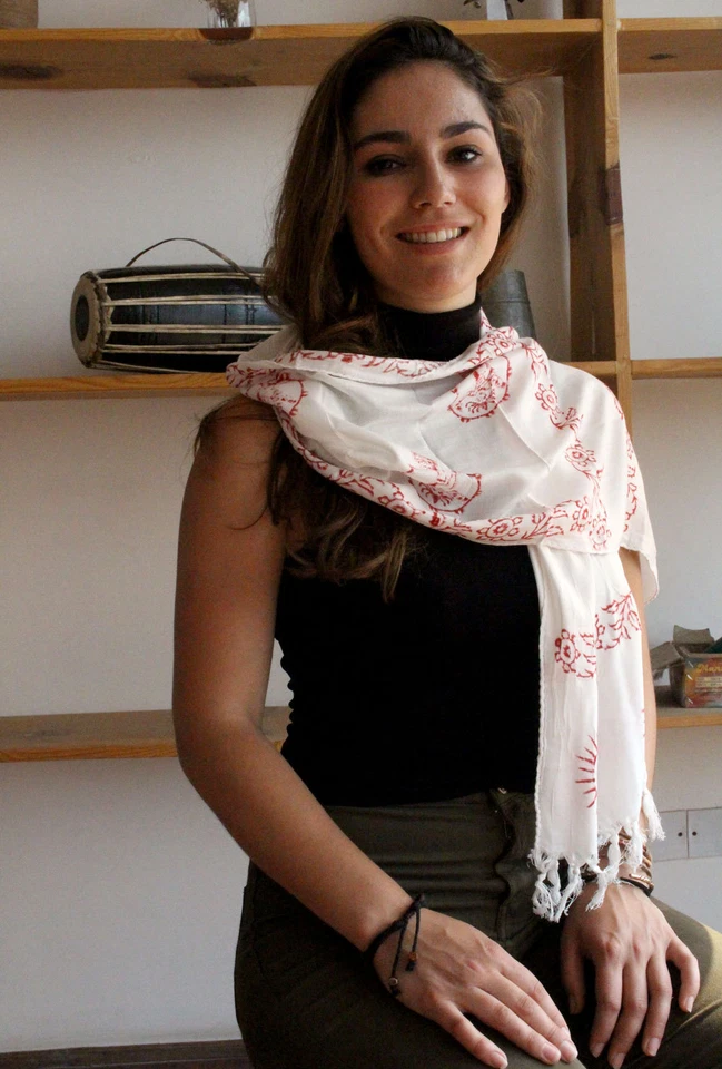 Bufandas de algodón de alta calidad de oración estampadas Om pequeñas Foto 3 de 4