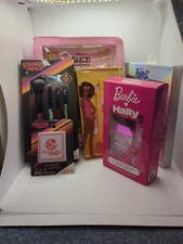 Lote de maquillaje con licencia; Stranger Things, Bratz, Barbie, Disney