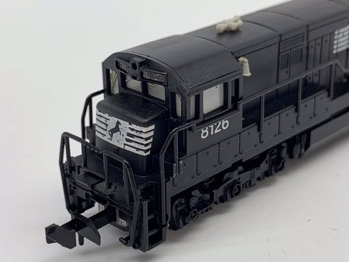 Minitrix N Scale #8126 Norfolk Southern NS U28C Diesel Locomotive - Picture 11 of 20