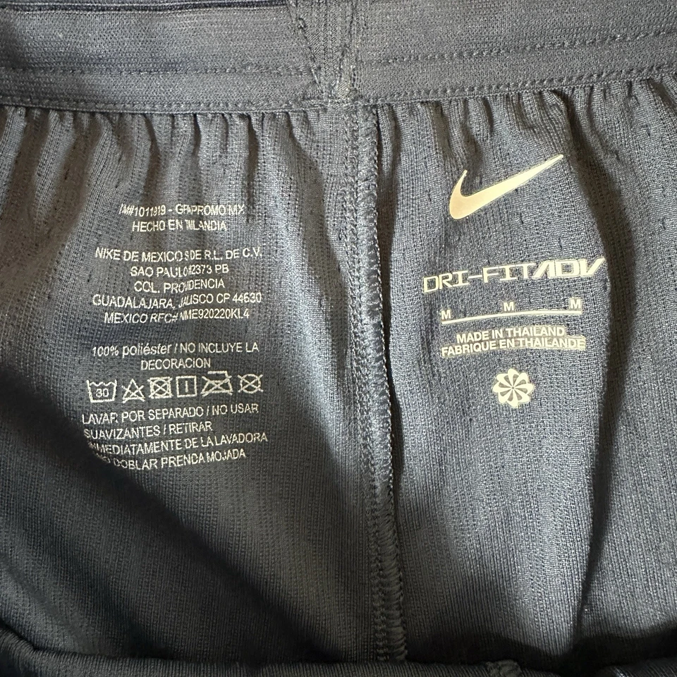 Pantalones Cortos de Fútbol Auténticos Para Hombres Pumas UNAM ADV Promo Talla Mediana Foto 2 de 4