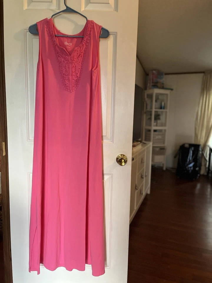 "Vestido Maxie caftán rosa Denim & Company para mujer talla grande 54"" longitud total" Foto 3 de 4