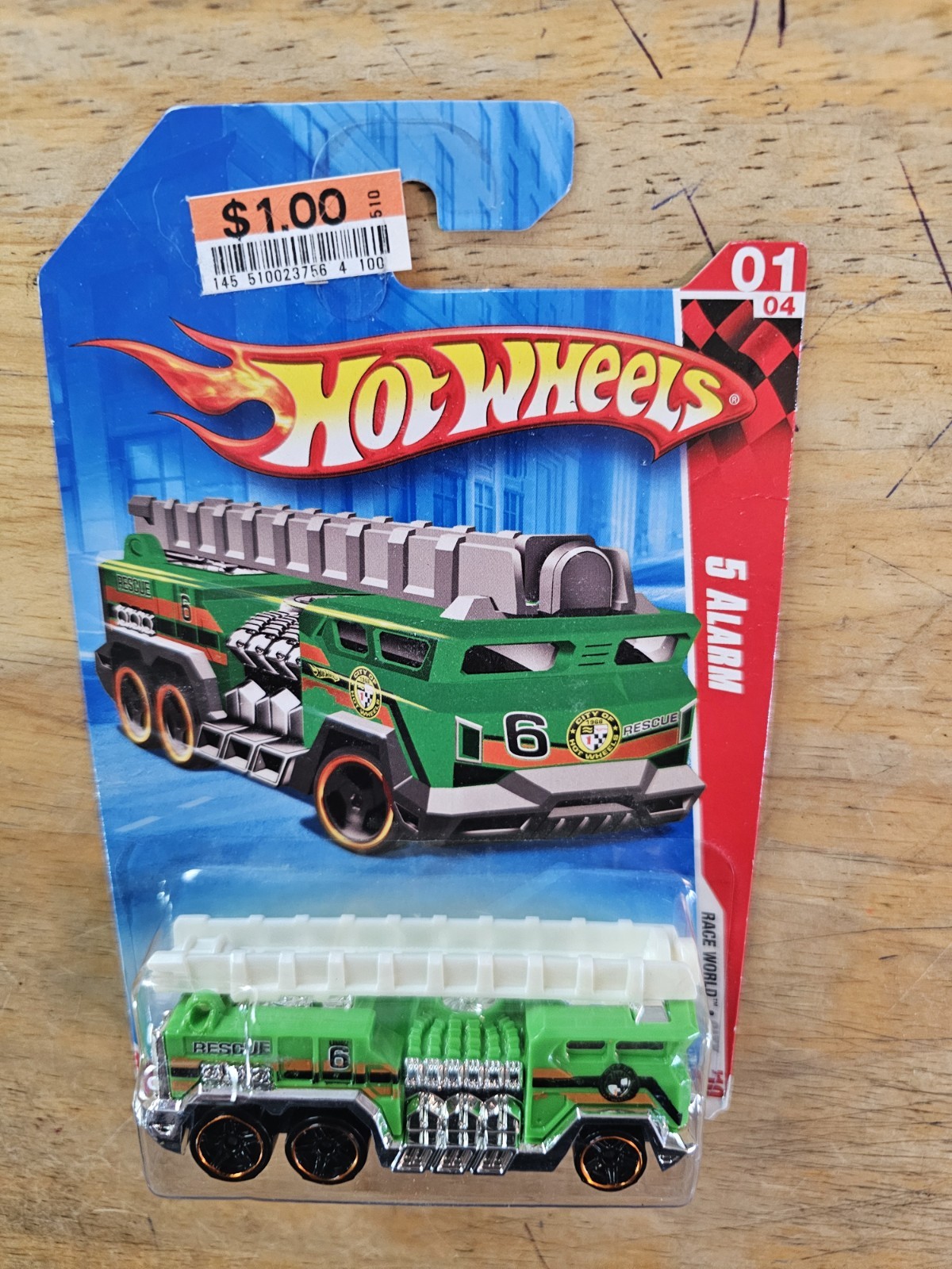 Hot Wheels Race 5 Alarm. Green; 2010 Race World  - City Series 01/04