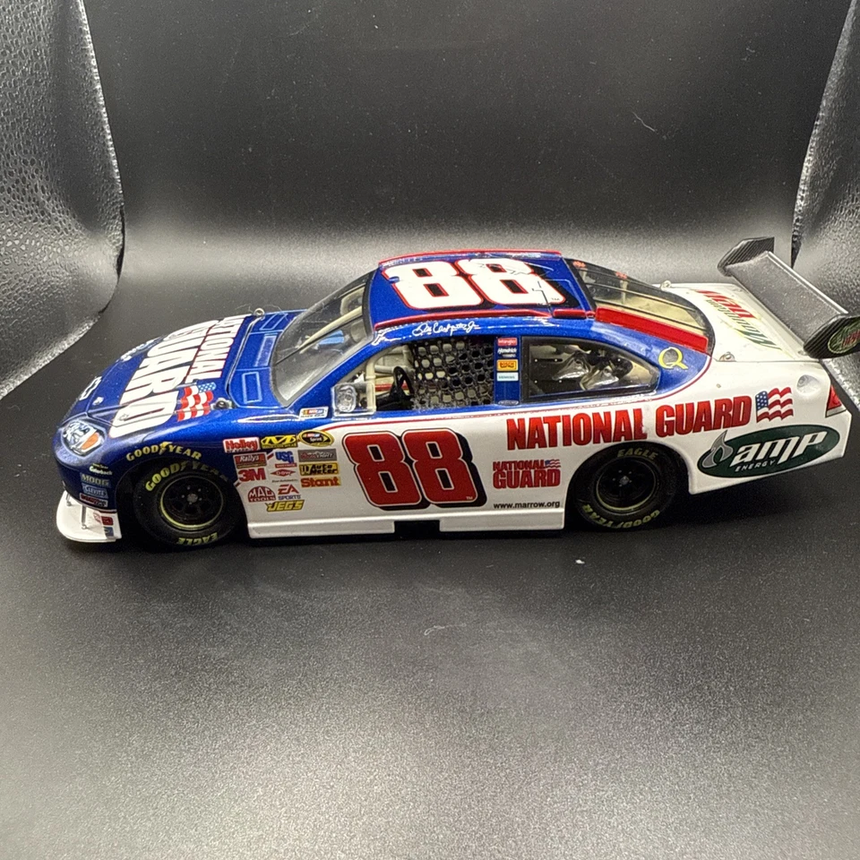 Diecast 1:24 - NASCAR #88 Guardia Nacional Dale Earnhardt Jr. Foto 3 de 3