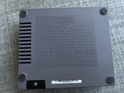 Consola Nintendo Entertainment System Mini NES Classic Edition con caja CLV-001 - Imagen 8 de 12