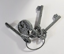 Cast Iron Skeleton Keys Ring Set Victorian Castle Dungeon Prop Spooky