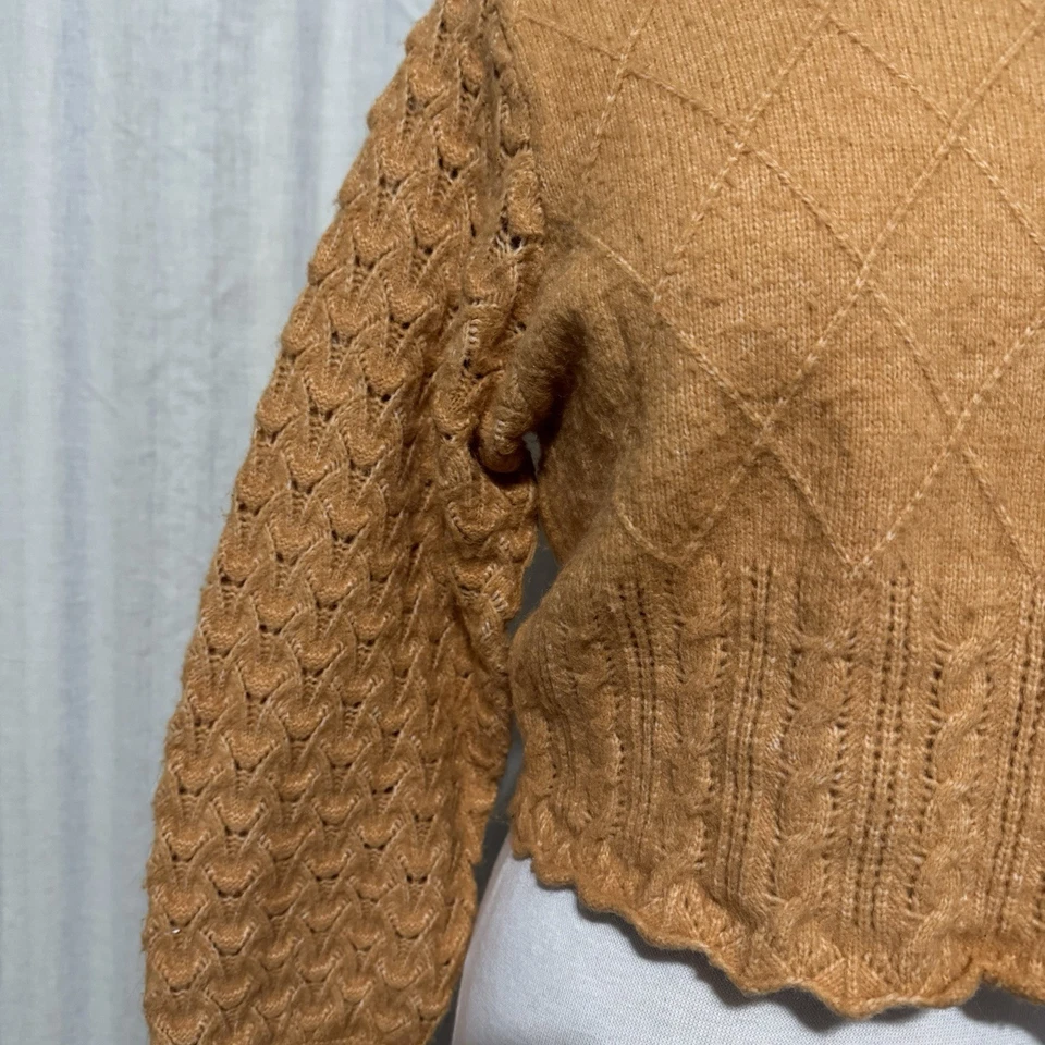 Suéter tejido cuello redondo manga campana cuadrada recortado mostaza mezcla lana exuberante talla M Foto 3 de 4