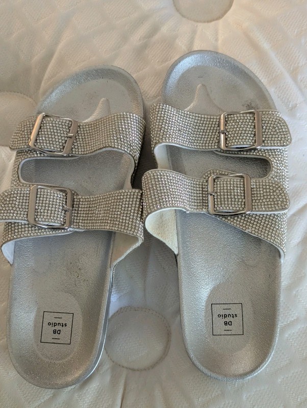 David’s Bridal Silver Rhinestone Flat Sandals Sz 8 – Wedding, Prom, Formal, Epoc