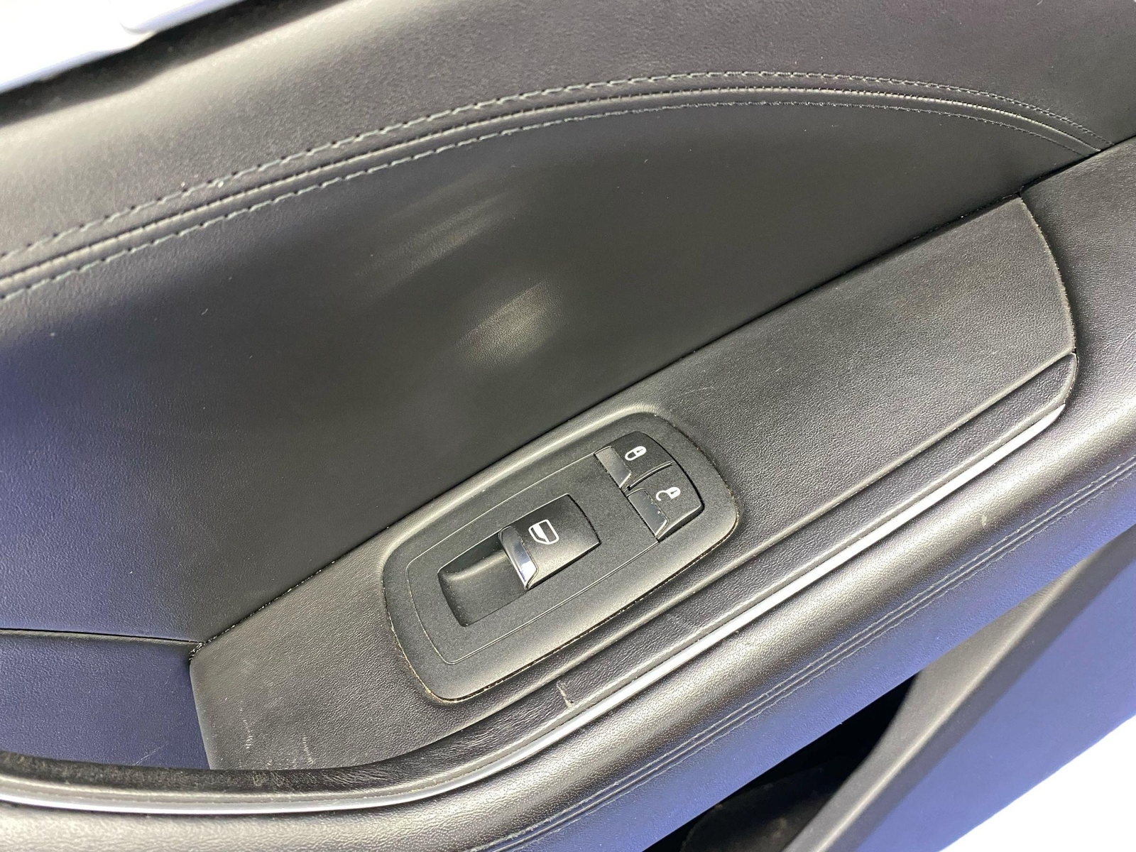 2017-2024 MASERATI LEVANTE FRONT RIGHT INTERIOR DOOR TRIM COVER PANEL BLACK OEM