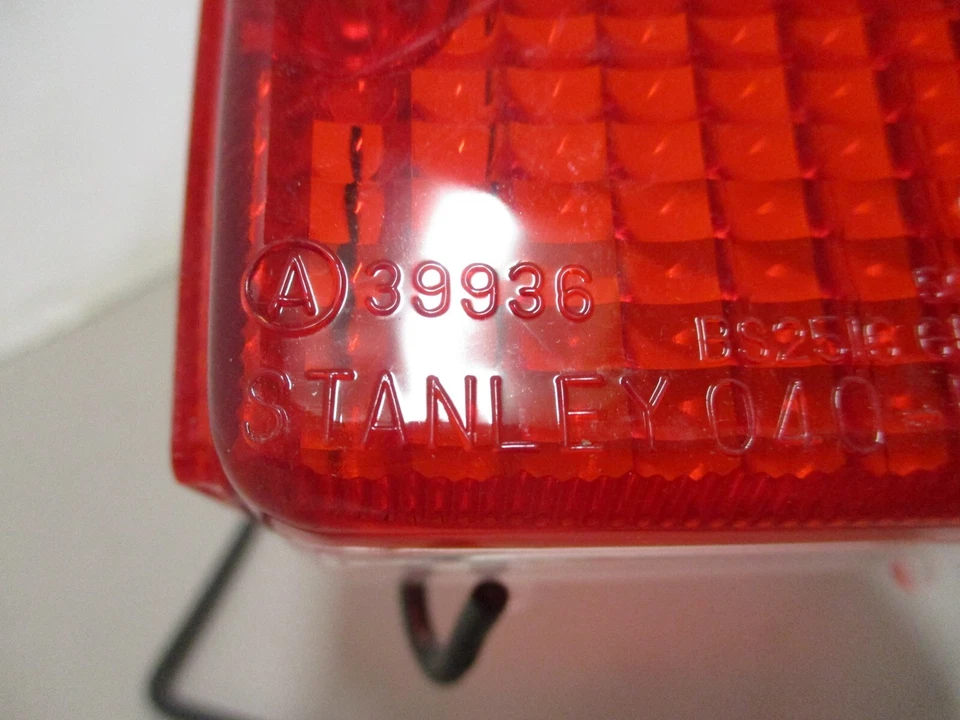Lente luz trasera Suzuki 35712-24531 1986 1987 DR200 DR125 Stanley 040-5630 Foto 4 de 4