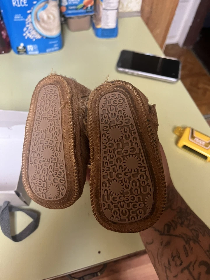 Ugg para niños pequeños 2c Foto 2 de 4