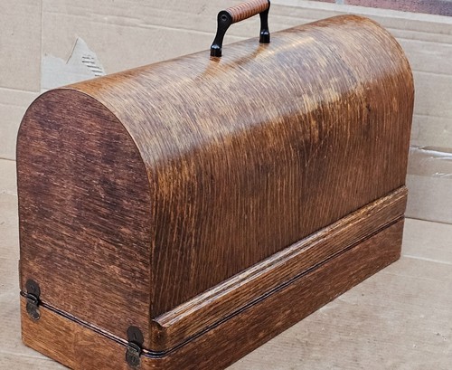 Singer 66K Hand Crank sewing machine with bentwood case. - Foto 17 di 18