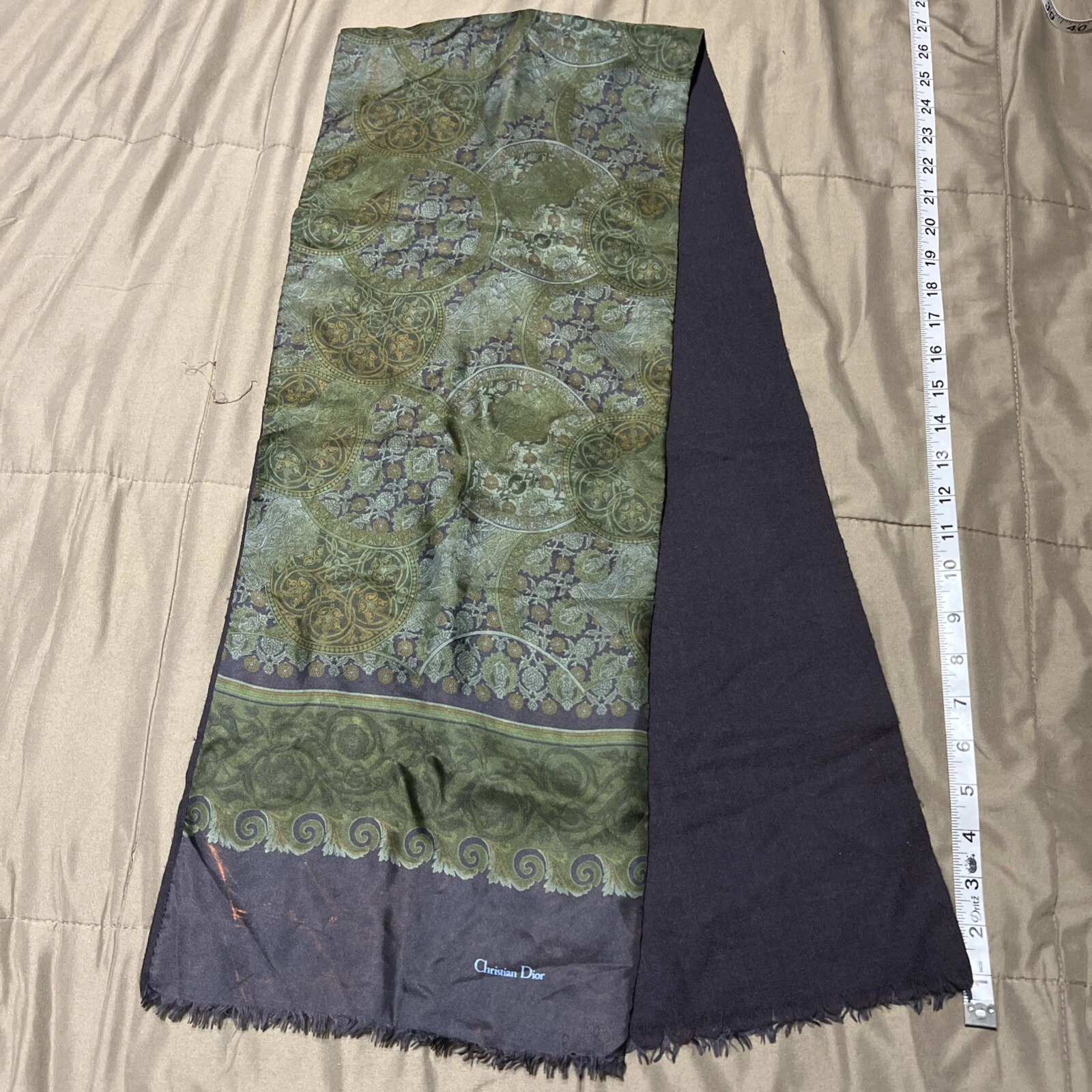 Foulard silencieux Christian Dior en laine de soie 53 pouces x 10 pouces d'occasion