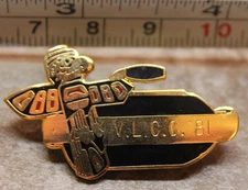 VLCC 1981 Native Totem Pole Curling Canada Collectible Pinback Pin Button