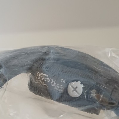 OMRON E3FA-DP13 Photoelectric Sensor 10 30VDC Class 2 New Indonesia