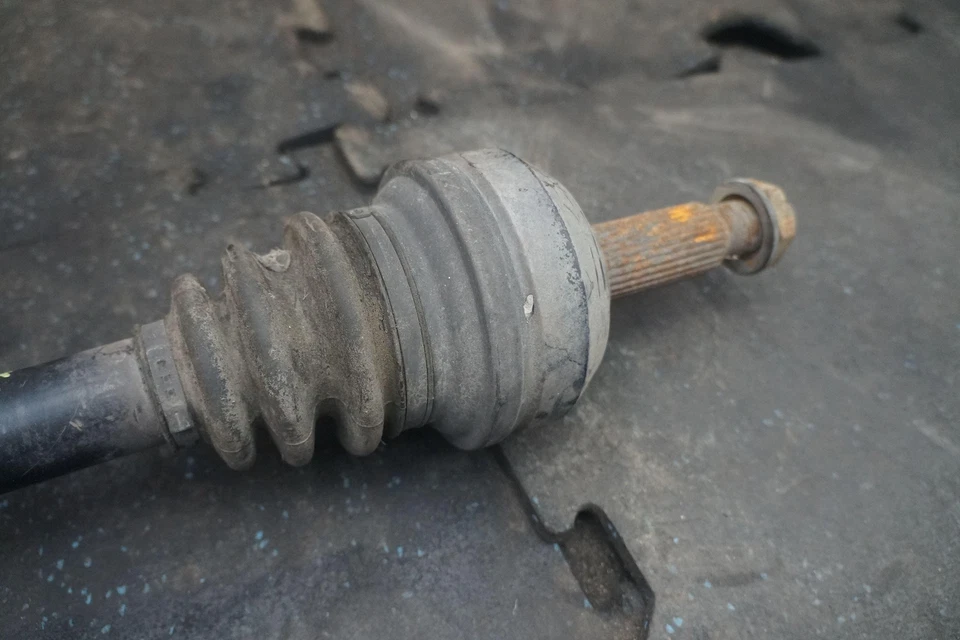 Eje trasero izquierdo CV 4G43-43402-AB OEM Aston Martin DB9 2007 Foto 3 de 4